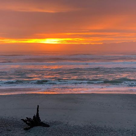 Big Heart Beach Hokitika Exterior photo