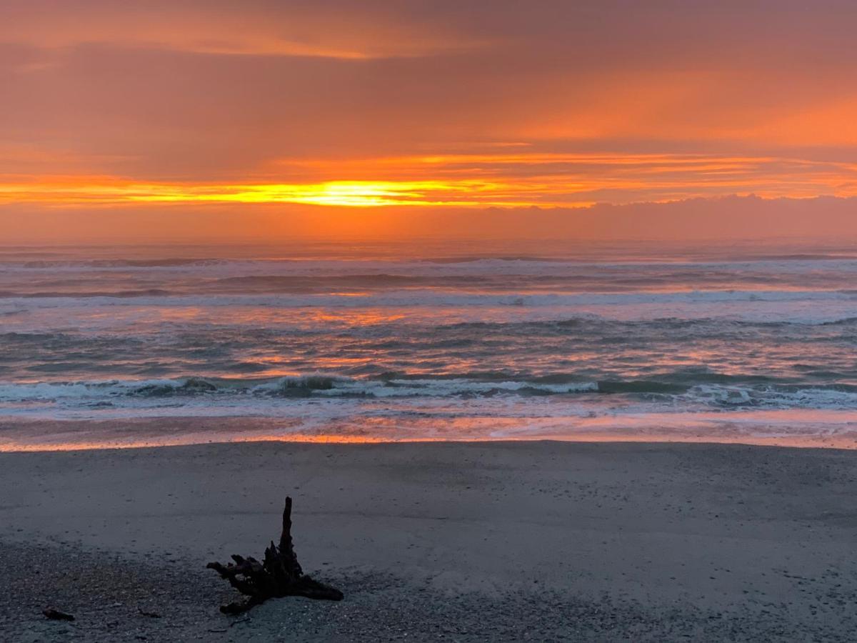 Big Heart Beach Hokitika Exterior photo